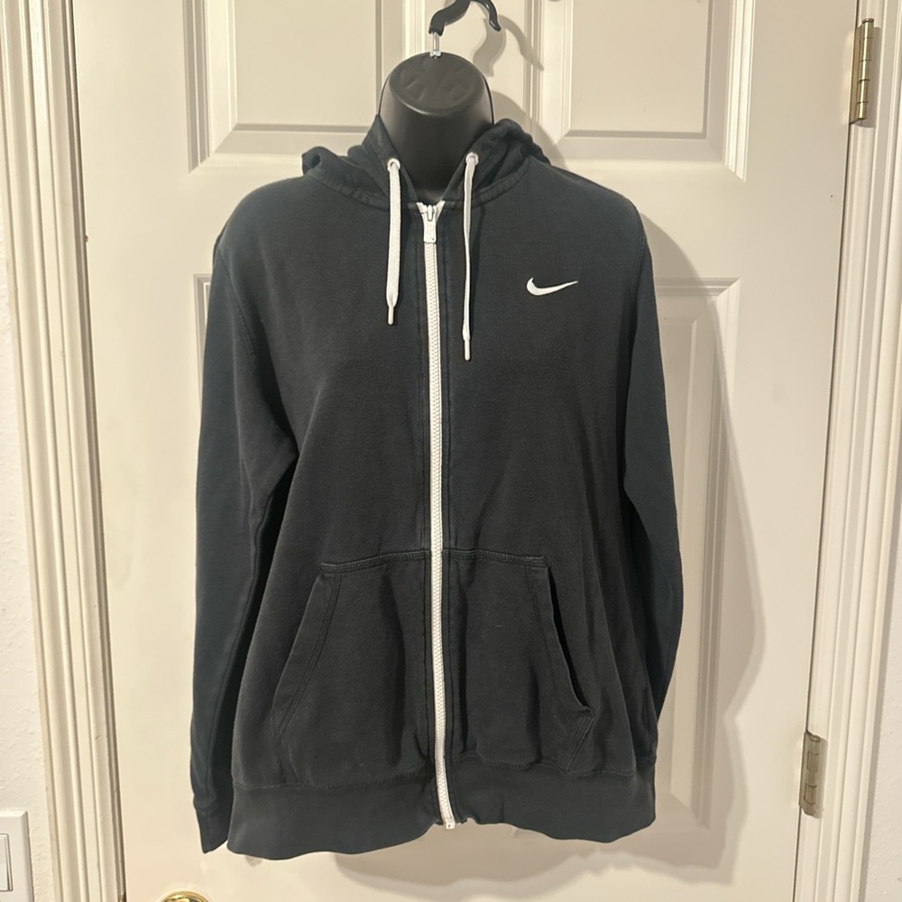 Nike Wonen’s Vintage Black and White Full-Zip Hoodie with Pockets In Front